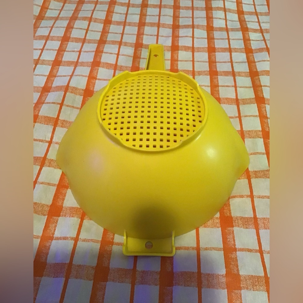 Vintage Tupperware Colander - Picture 2 of 7